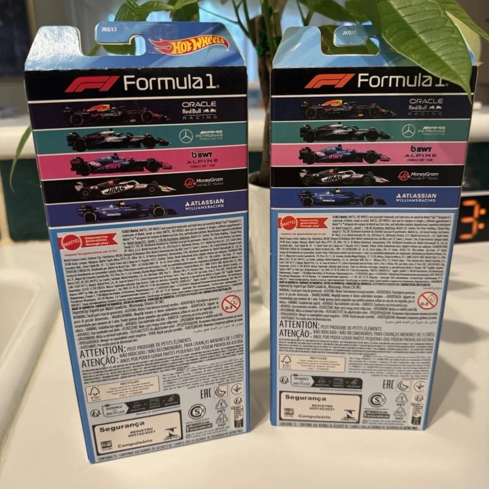 Formula 1 (2 Sets ) 5-Car Pack 10 cars total Mercedes Red Bull HASS HOT WHEELS